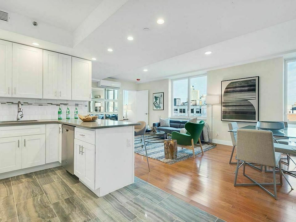 1st image of 4604 Vernon Blvd #5A