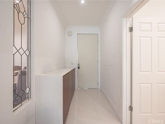 5th image of 11560 Moorpark St APT 204