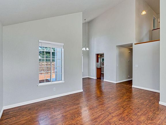 5th image of 744 Westpark