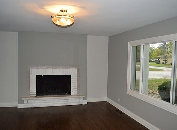 4th image of 702 E 164th Pl