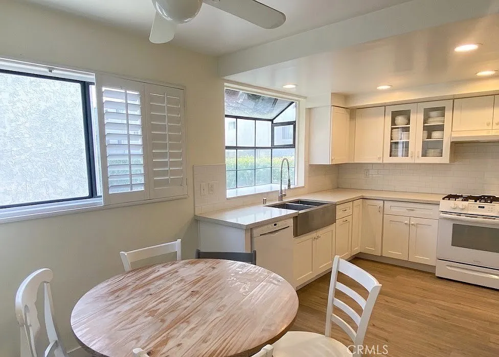 Building Photo - 18445 Hatteras St #603