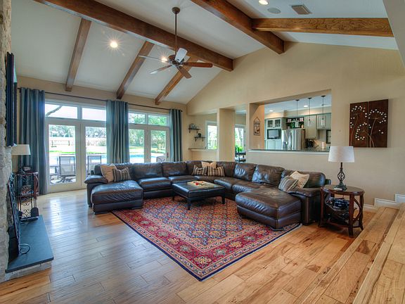 5th image of 10801 Pickfair Dr