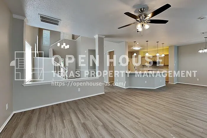 3 bed, 2.5 bath, 2066 sqft, $2,625 — Photo 3
