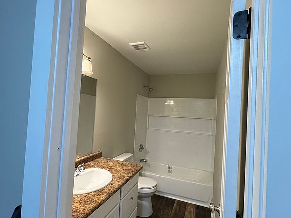 5th image of 3420 Birchwood Dr #A