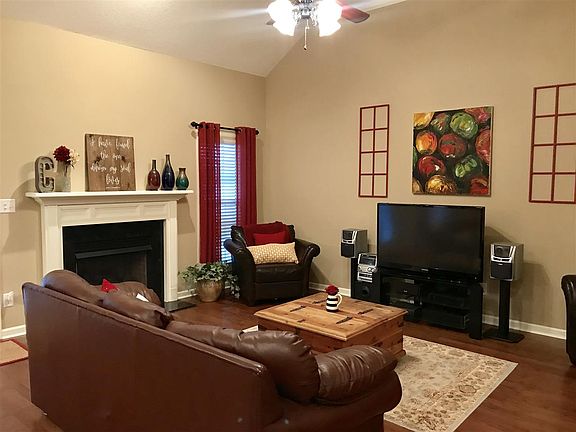 5th image of 94 Glen Arbor Ln