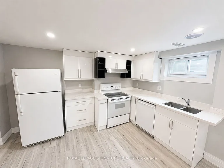 211 Maple Ave — Photo 10