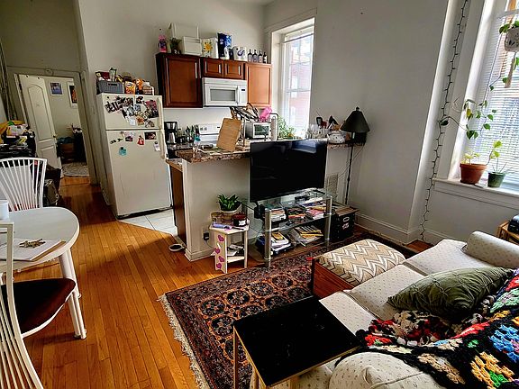 5th image of 421 W Grace St APT 101