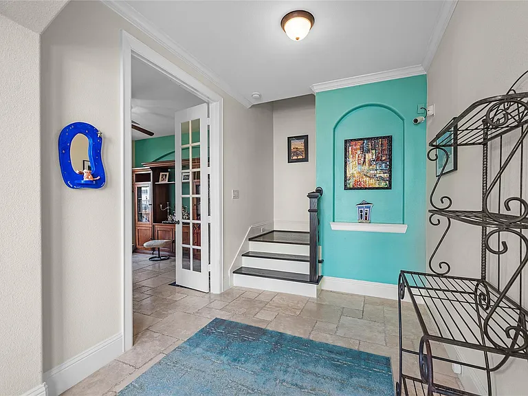 1102 W 15th 1/2 St #A — Photo 8