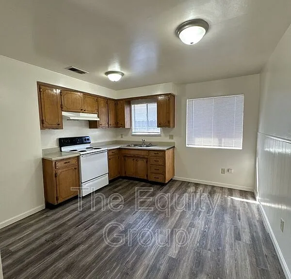 616 N Blackstone St #15 — Photo 6