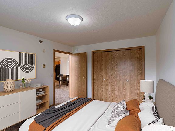 Grand Forks, ND Creekside Apartments | Bedroom