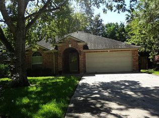 216 Ron Cir, Friendswood, TX 77546
