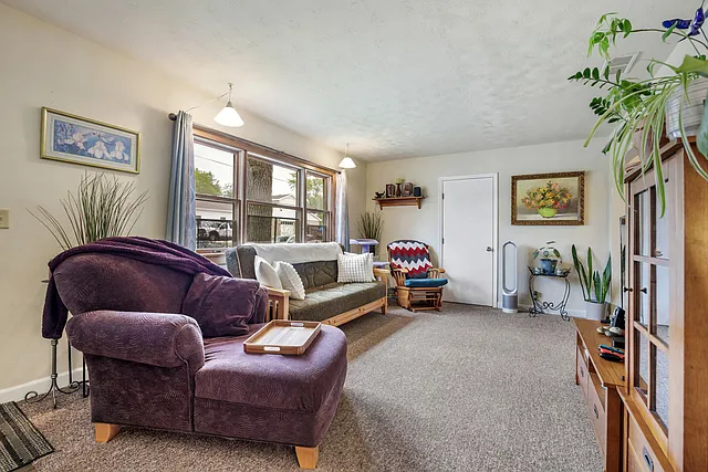 3 bed, 1.5 bath, 1200 sqft, $2,350 — Photo 3
