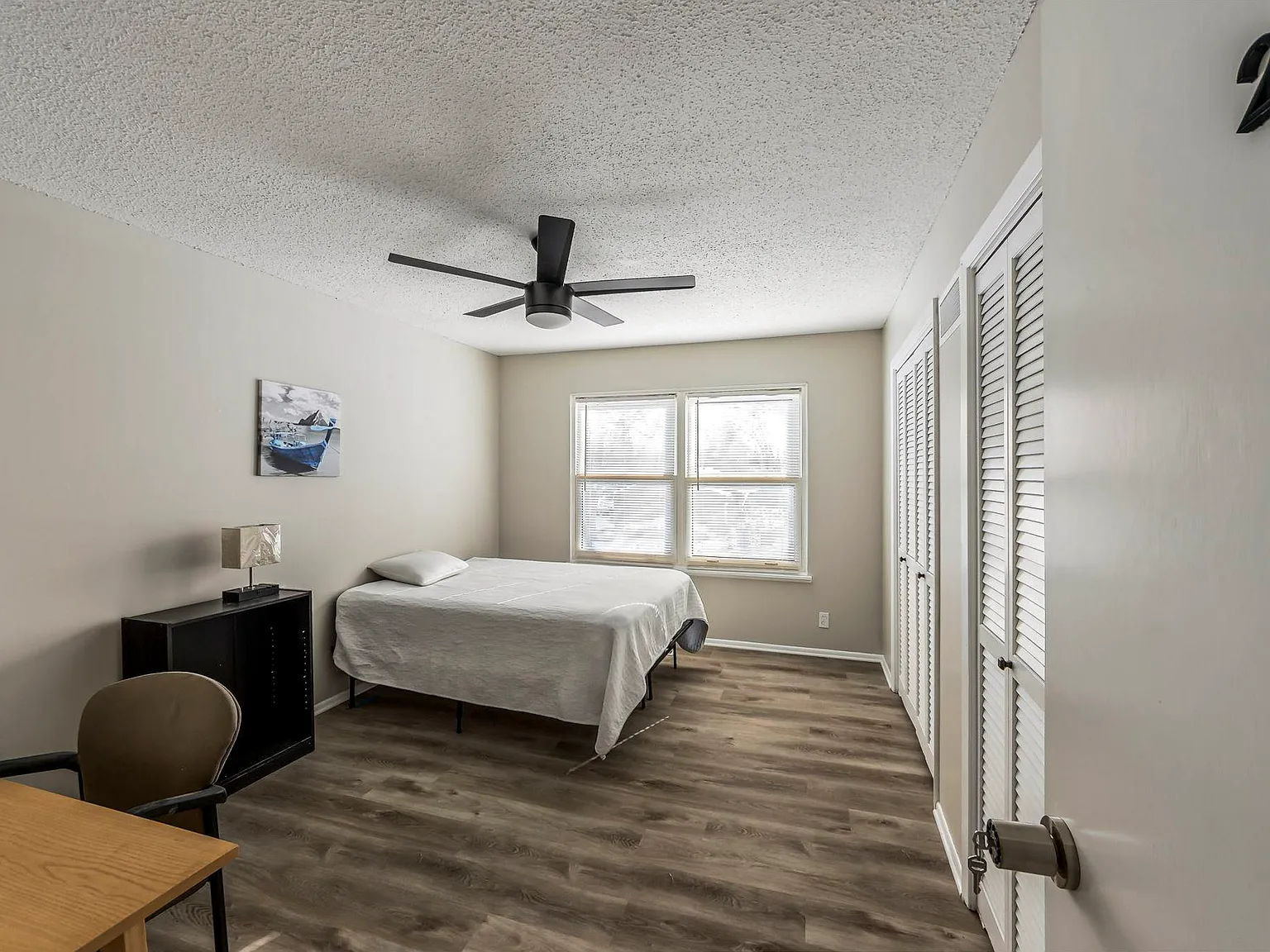 4 bed, 2.0 bath, 1896 sqft, $784 — Photo 1