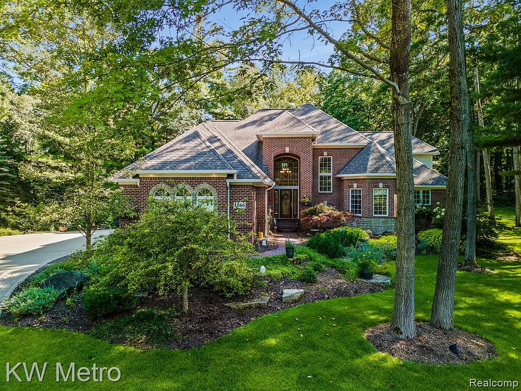 1866 Arrowhead Trl, Oxford, MI 48371 Zillow