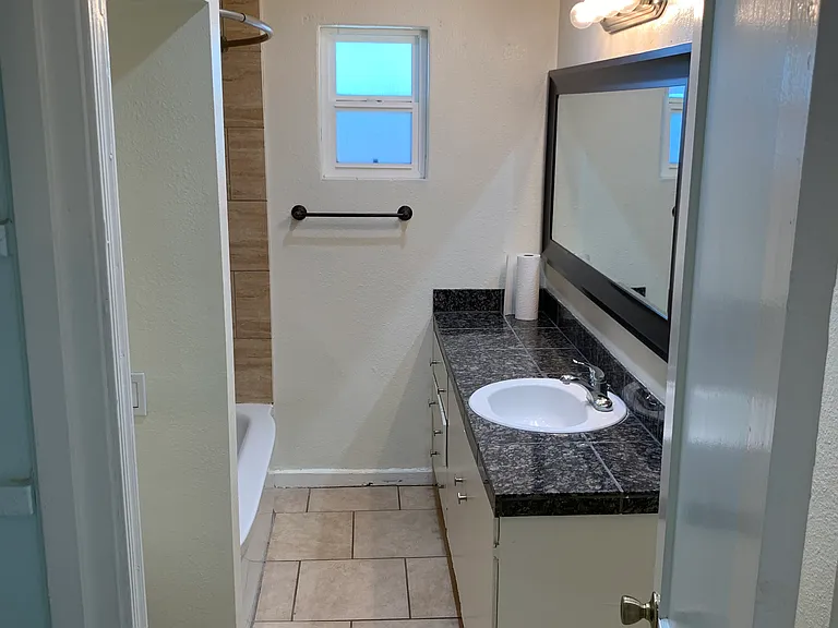 1005 E Water St #2 — Photo 10