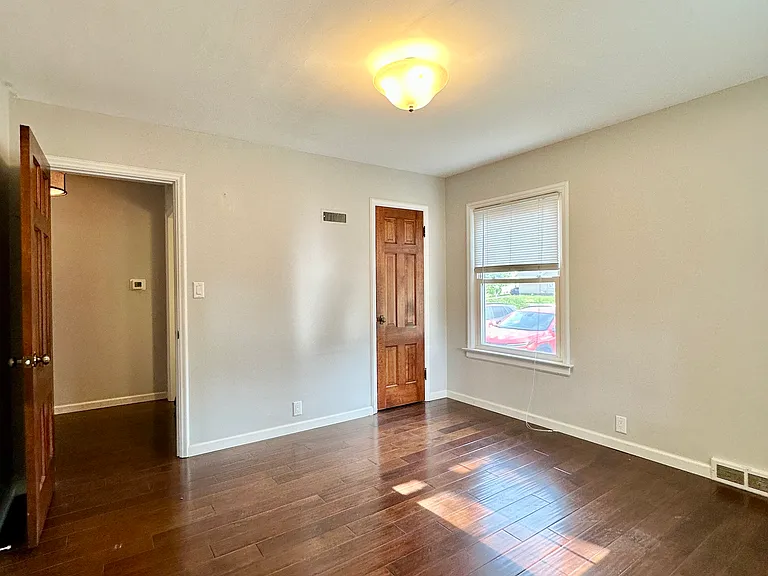932 Robinson St — Photo 14