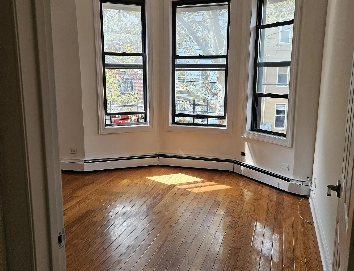 78 Sutton Street — Photo 2