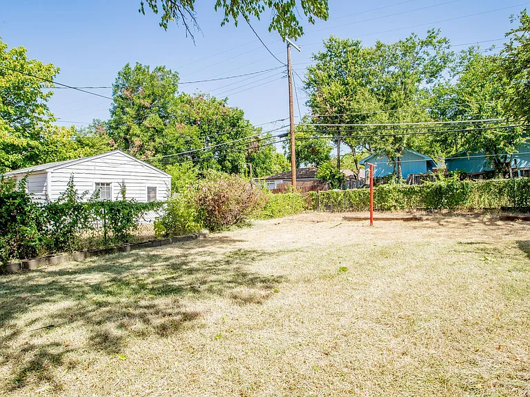 3323 W Clarendon Dr — Photo 18