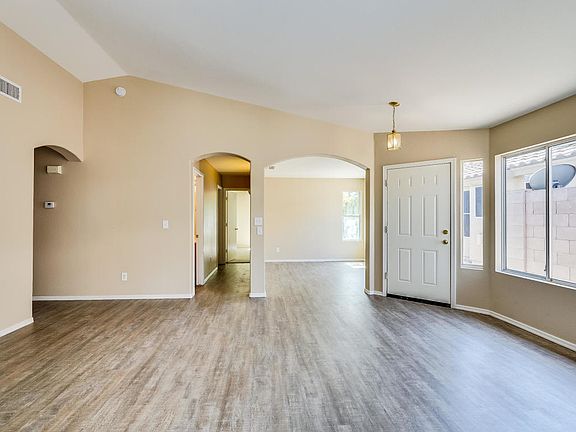 4th image of 8658 W Paradise Ln