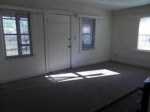2nd image of 2960A Keeling Ave