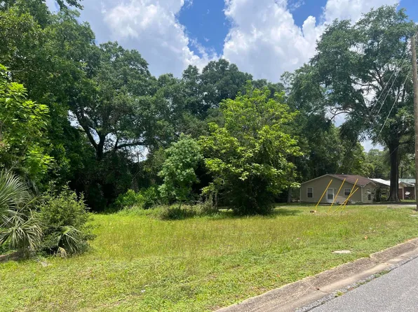Xx North St #11, Defuniak Springs, FL 32433