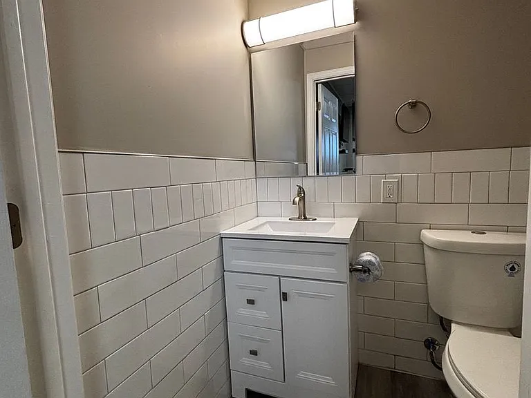 2423 Crest St — Photo 15