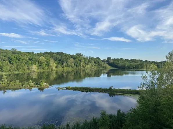 7017 Waters Edge, Parkville, MO 64152