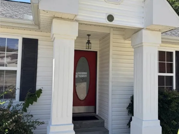 13 Green Meadow Ln APT A, Holiday Island, AR 72631