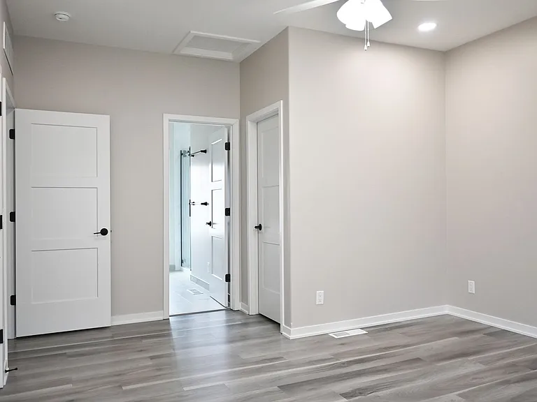 Mondern master bedroom with bathroom attached.