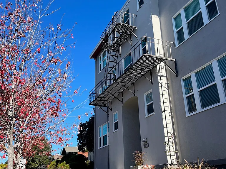 1525 Spruce St #33 — Photo 13