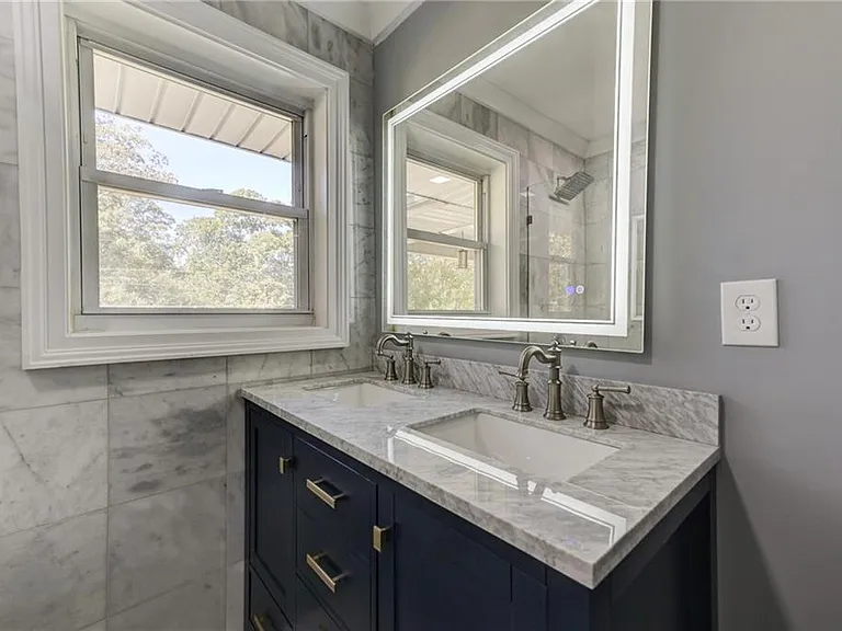 2325 Elmwood Cir SE — Photo 27