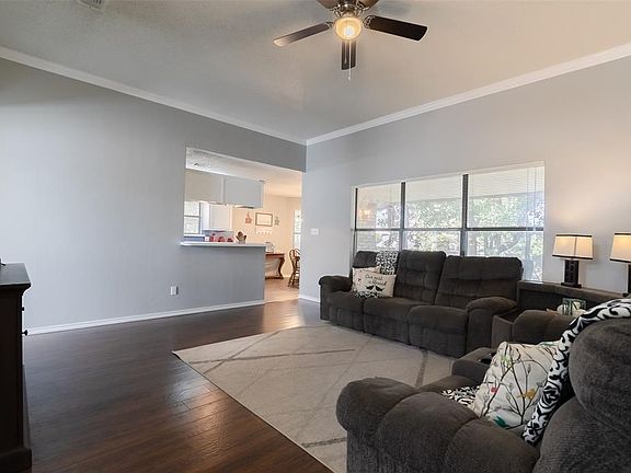5th image of 308 Bentley Dr