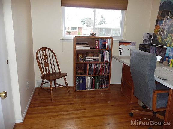 3rd image of 25705 Loretta Ave