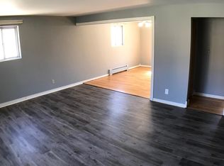 729 Hawthorne Ave APT 1, South Milwaukee, WI 53172