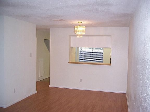 4th image of 17826 Kings Park Ln