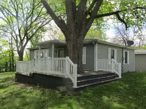 4515 E White St, Decatur, IL 62526