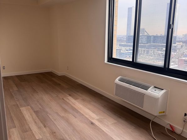 1590 Anderson Ave APT 16F