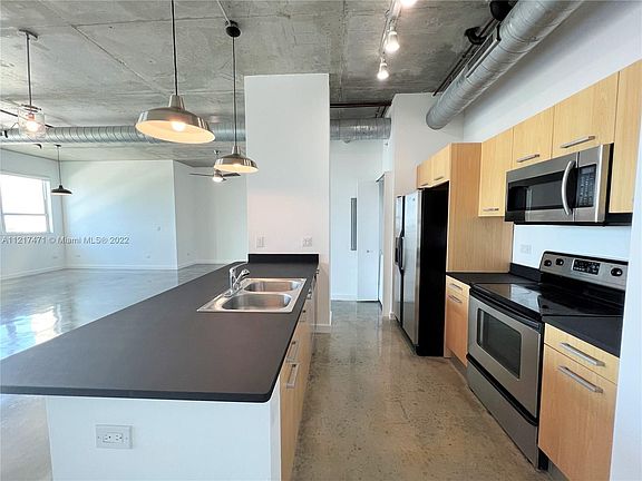 5th image of 313 NE 2nd St APT 1005