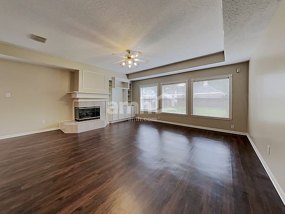 4th image of 2019 Sterling Pointe Ct
