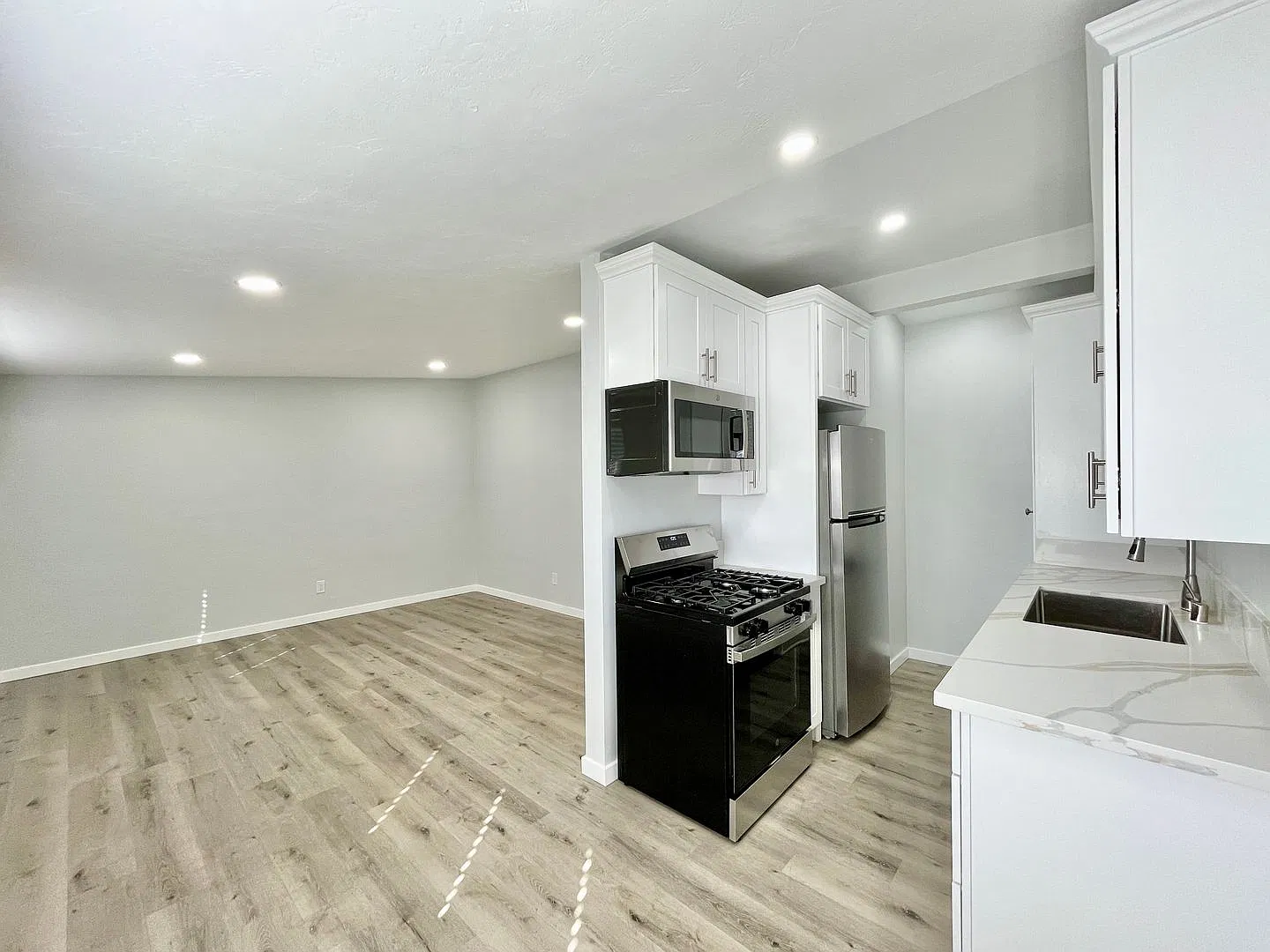Newly Remodeled 1bd/1bth withA/C, Private Patio and Assigned Parking! — Photo 4