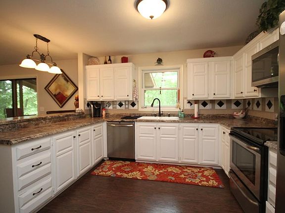 4th image of 6 Garland Ln