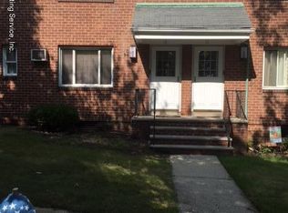 19 Seth Ct #B, Staten Island, NY 10301