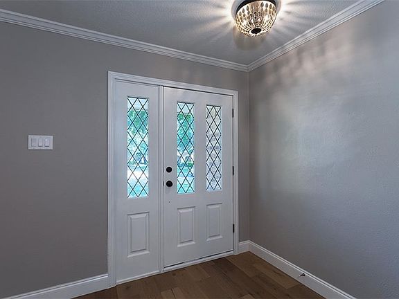 3rd image of 423 Lawndale Dr