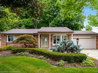 40225 Sandpoint Way, Novi, MI 48375