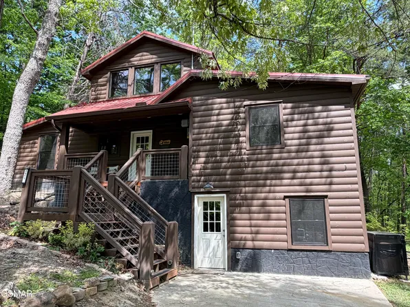 2211 Lake View Ln, Sevierville, TN 37876