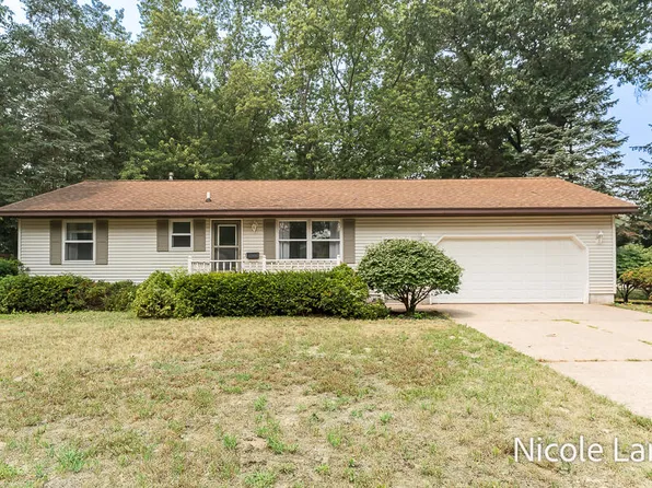 16362 Robbins Rd, Grand Haven, MI 49417