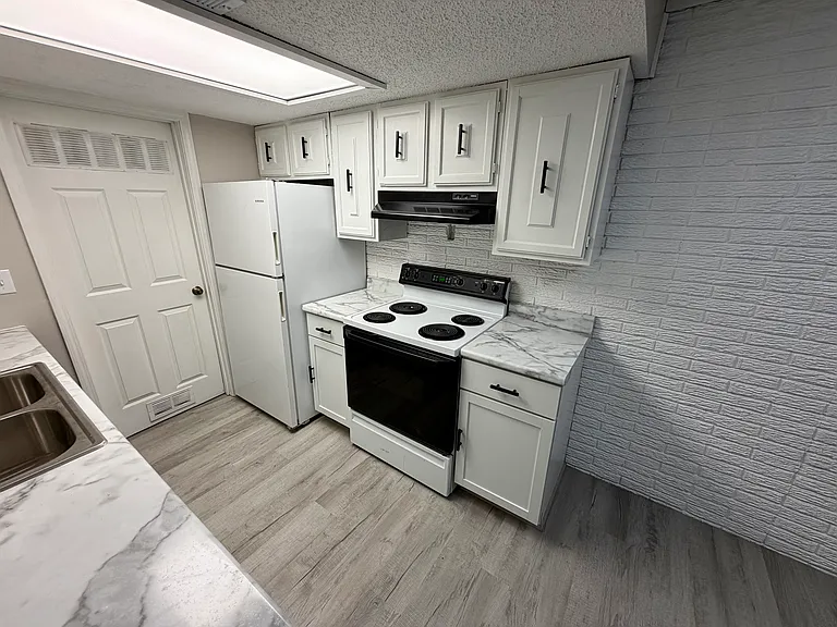 1204 Ada St — Photo 18