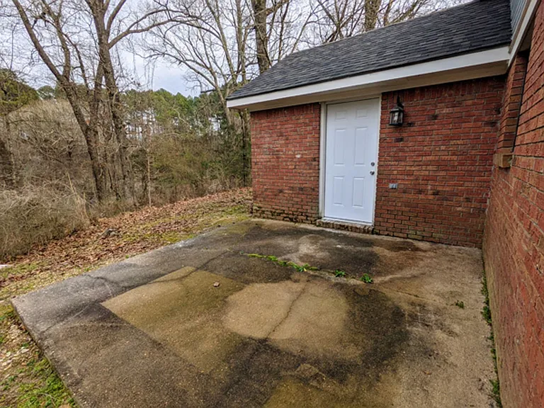 1860 Skyline Dr — Photo 15