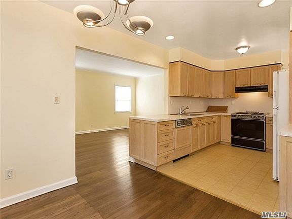 5th image of 10 Howard Ave