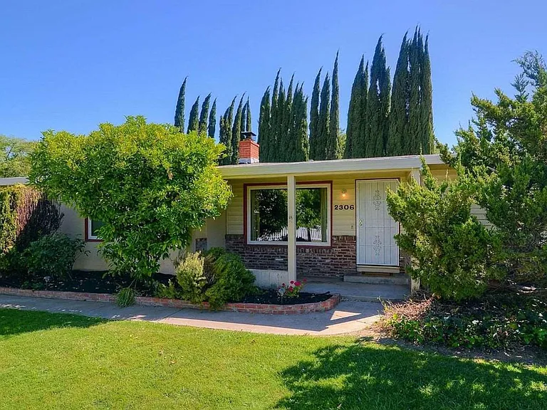 2306 Meadowbrook Rd — Photo 1